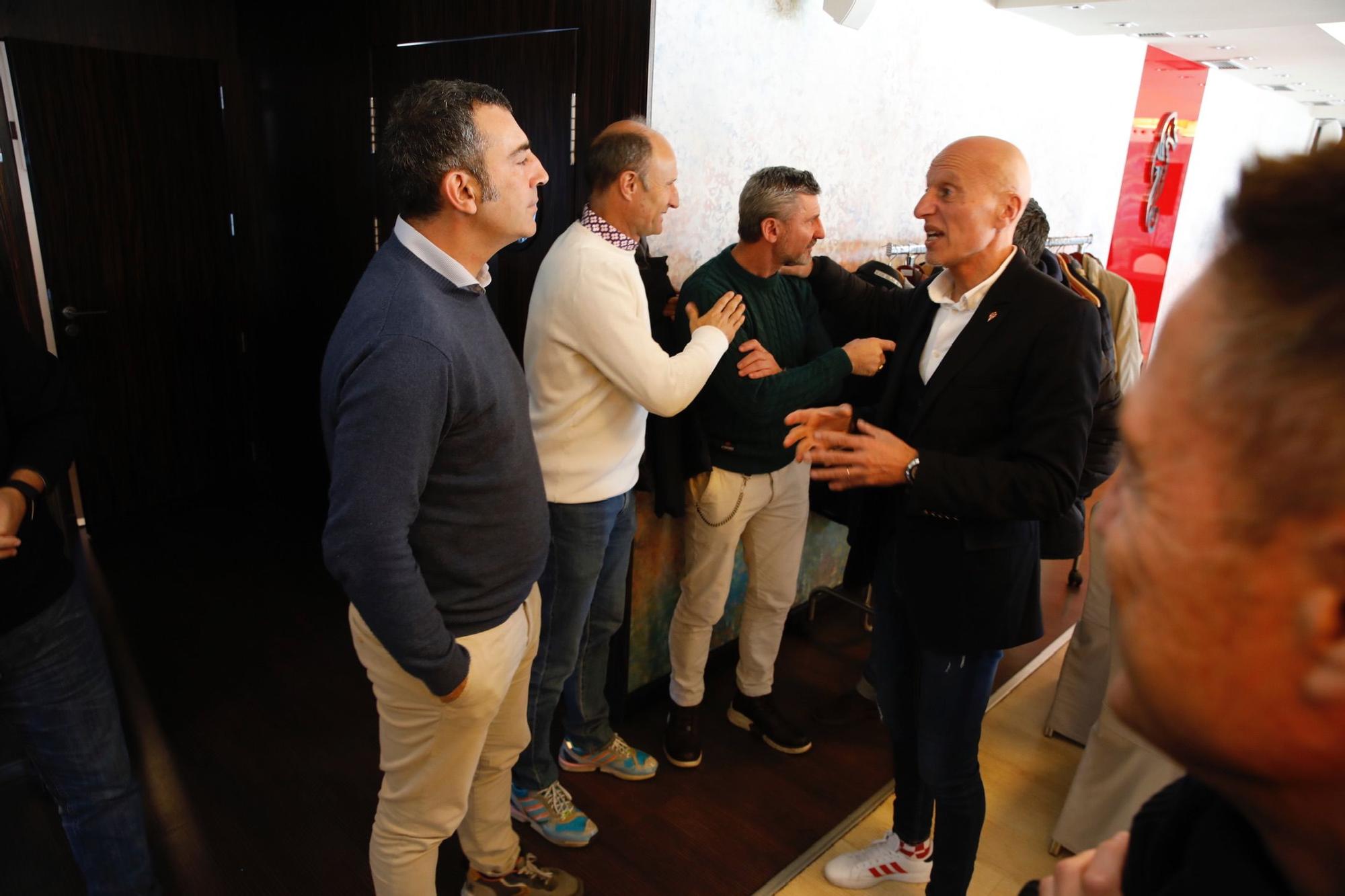 EN IMÁGENES: Abelardo recibe la insignia de oro de los veteranos del Sporting