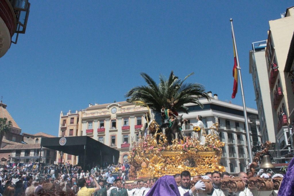 La Pollinica, a su paso por la nueva Tribuna Oficial, en 2019.jpg