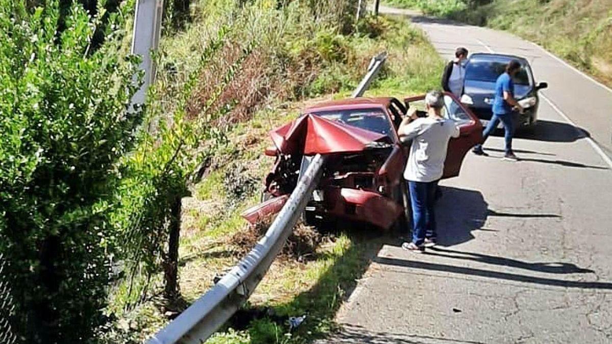 Aparatoso accidente de tráfico en Turón, sin heridos