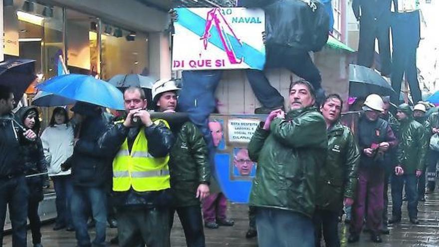 Trabajadores de Navantia, ayer, durante su movilización por Ferrol.