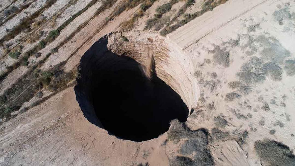 Aparece un socavón de de 200 metros de profundidad en Chile
