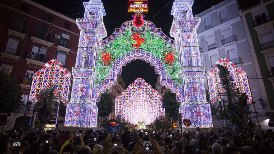 Encendido de Luces de Fallas 2022: A qué hora enciende cada comisión