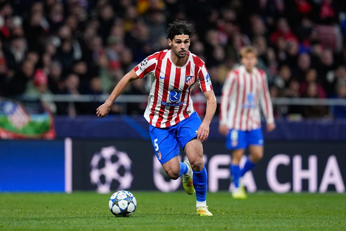 Johnny Cardoso volvió en el Atlético-Inter.