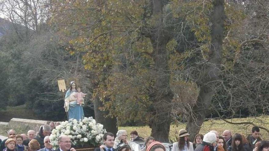 Procesión en Bricia, en una edición anterior de la fiesta.