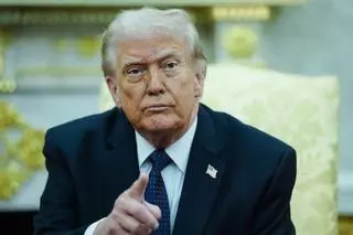 Una mujer gallega se hace viral en EEUU por su parecido con Trump: "Si él muere, puede suplantarle"