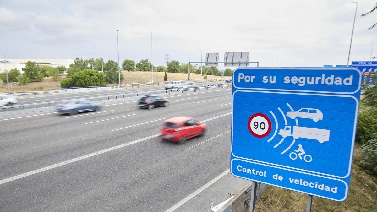 El PSOE quiere bajar los umbrales de velocidad delictiva de 60 a 50 km/h en ciudad y de 80 a 70 km/h en carretera