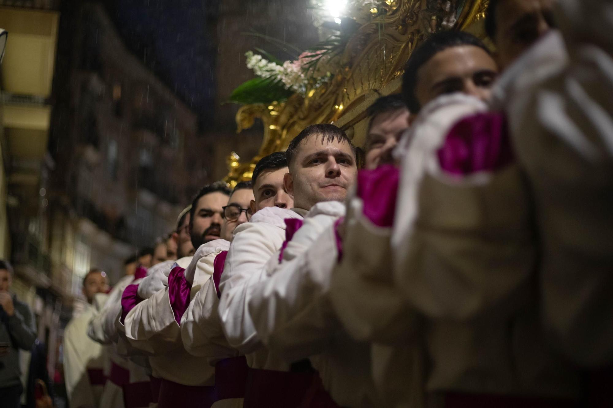 Las imágenes de la procesión de Domingo de Ramos en Cartagena, frustrada por la lluvia