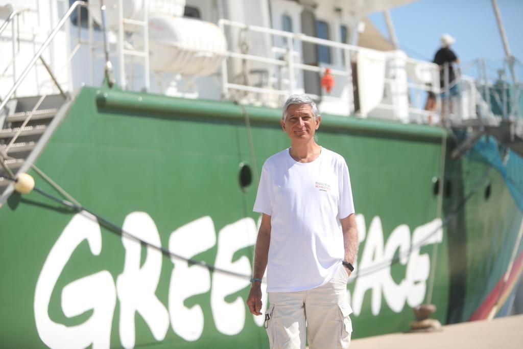 El Rainbow Warrior, buque de Greenpeace, abre sus puertas en València
