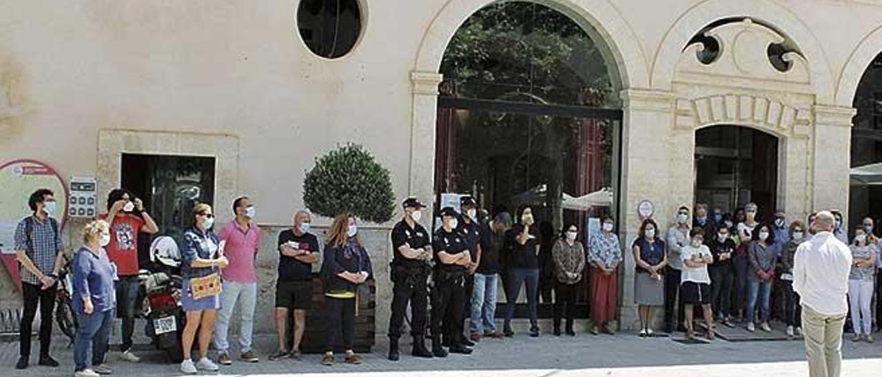 Miembros de la corporación, durante un reciente acto en recuerdo a las víctimas de la Covid-19.