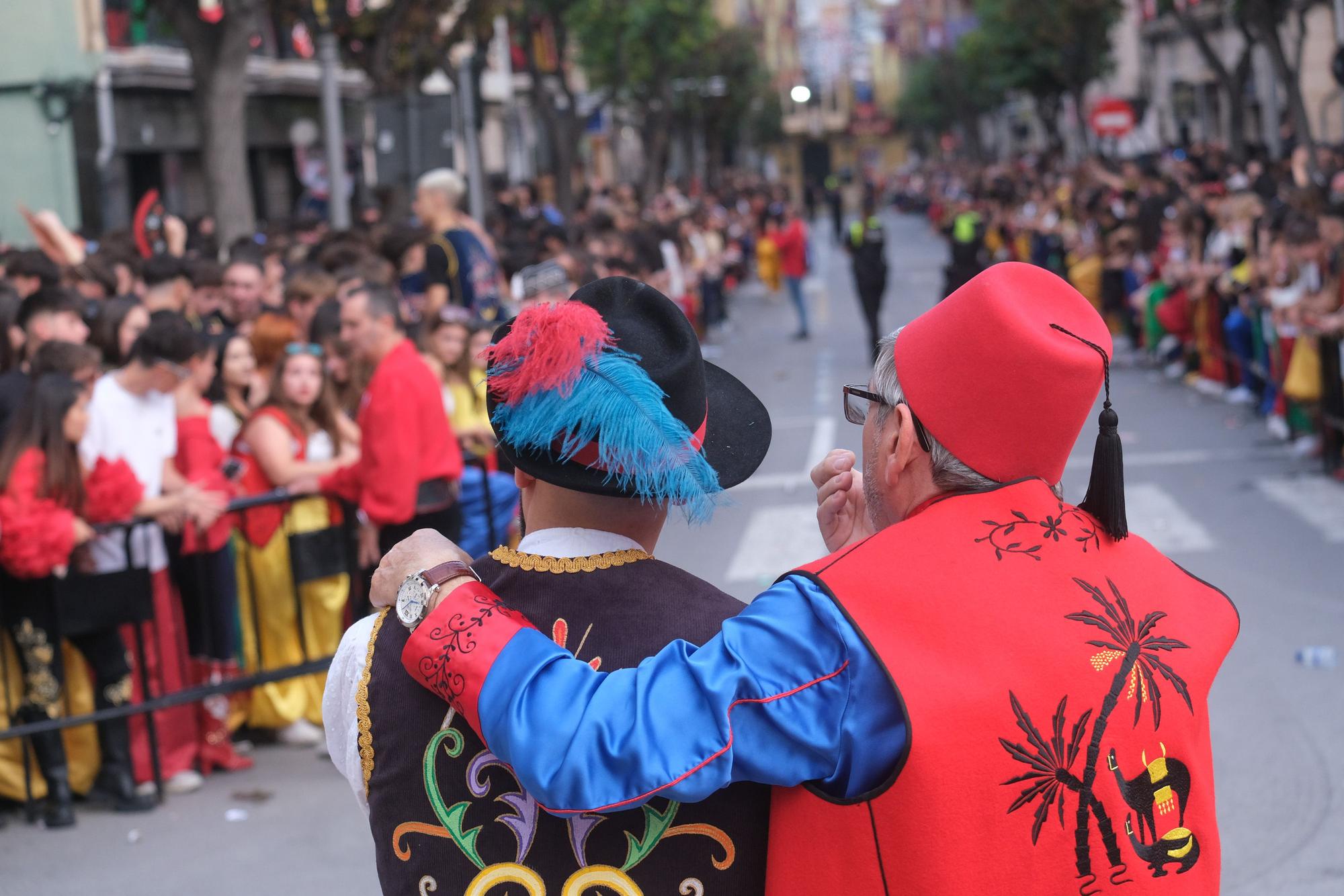 ¡Elda ya está en fiestas! Así ha sido la Entrada de bandas y el pasodoble "Idella"