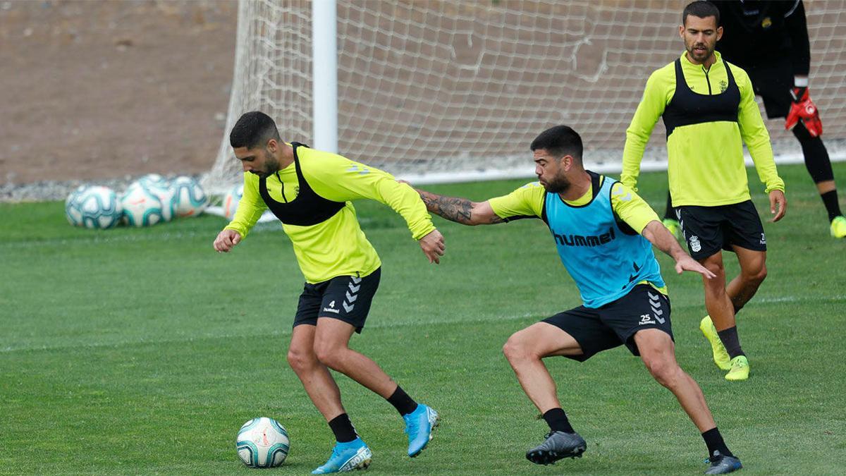 Las Palmas entrena en grupos