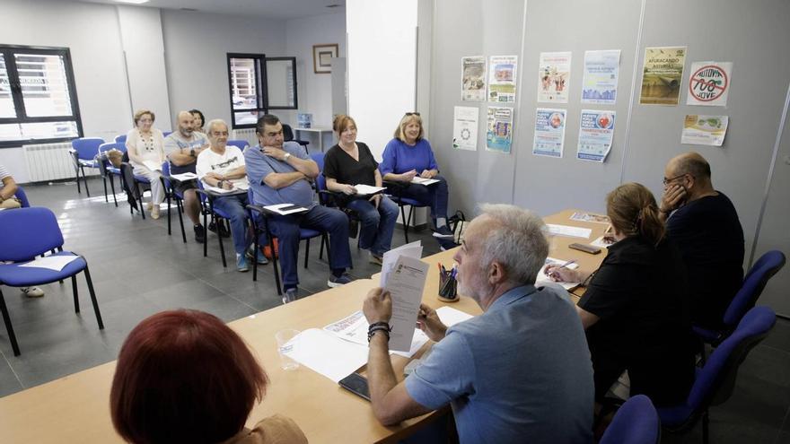 La federación vecinal urbana de Gijón urge sacar los camiones de la avenida Príncipe de Asturias: "No se ha dado la solución que se necesita"