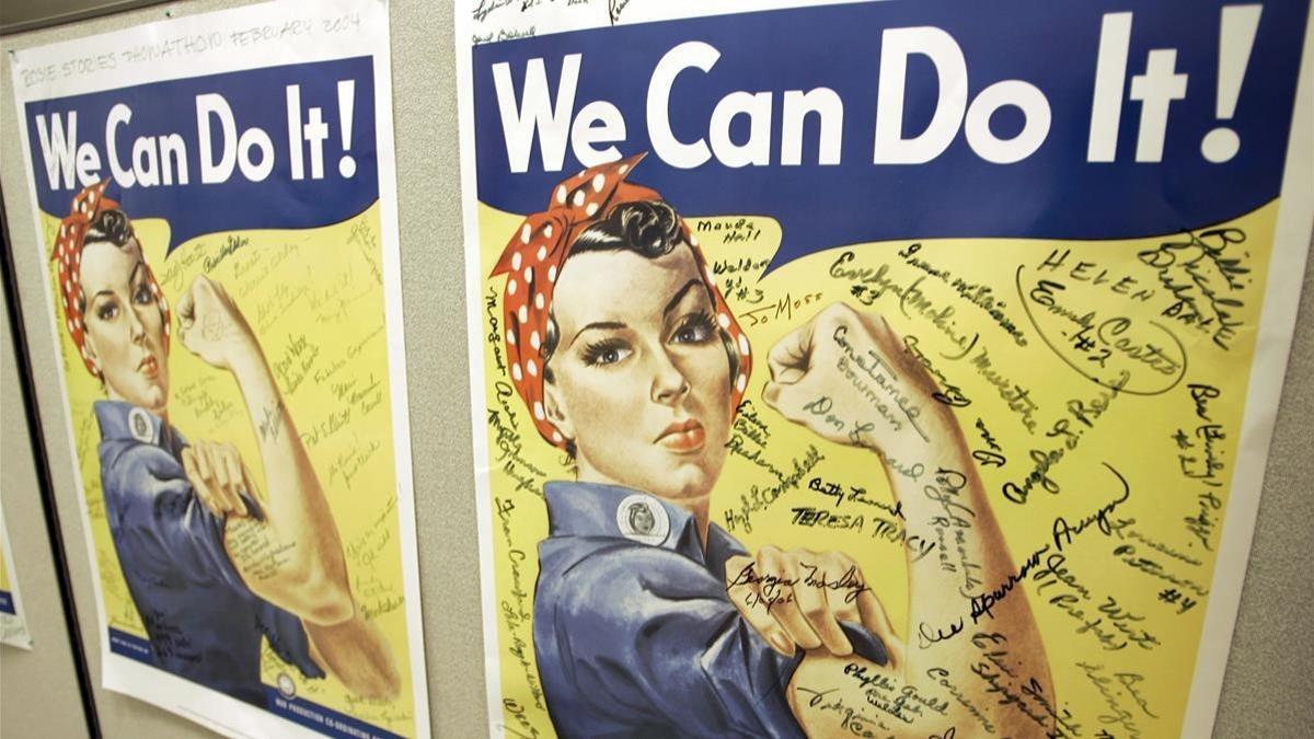 Poster firmado de las antiguas &quot;Rosies&quot; en las oficinas del 'Rosie the Riveter World War II Home Front National Historic Park', en Richmond, California.