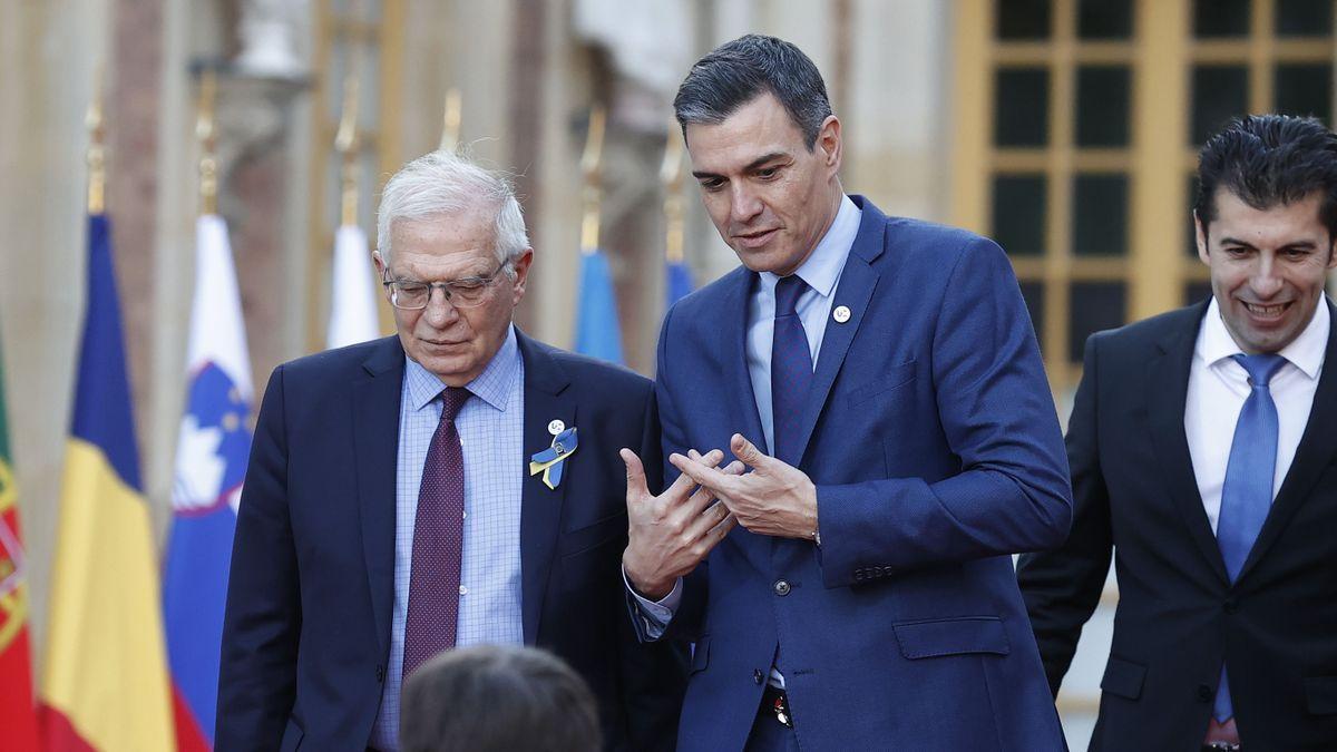 Josep Borrell y Pedro Sánchez.