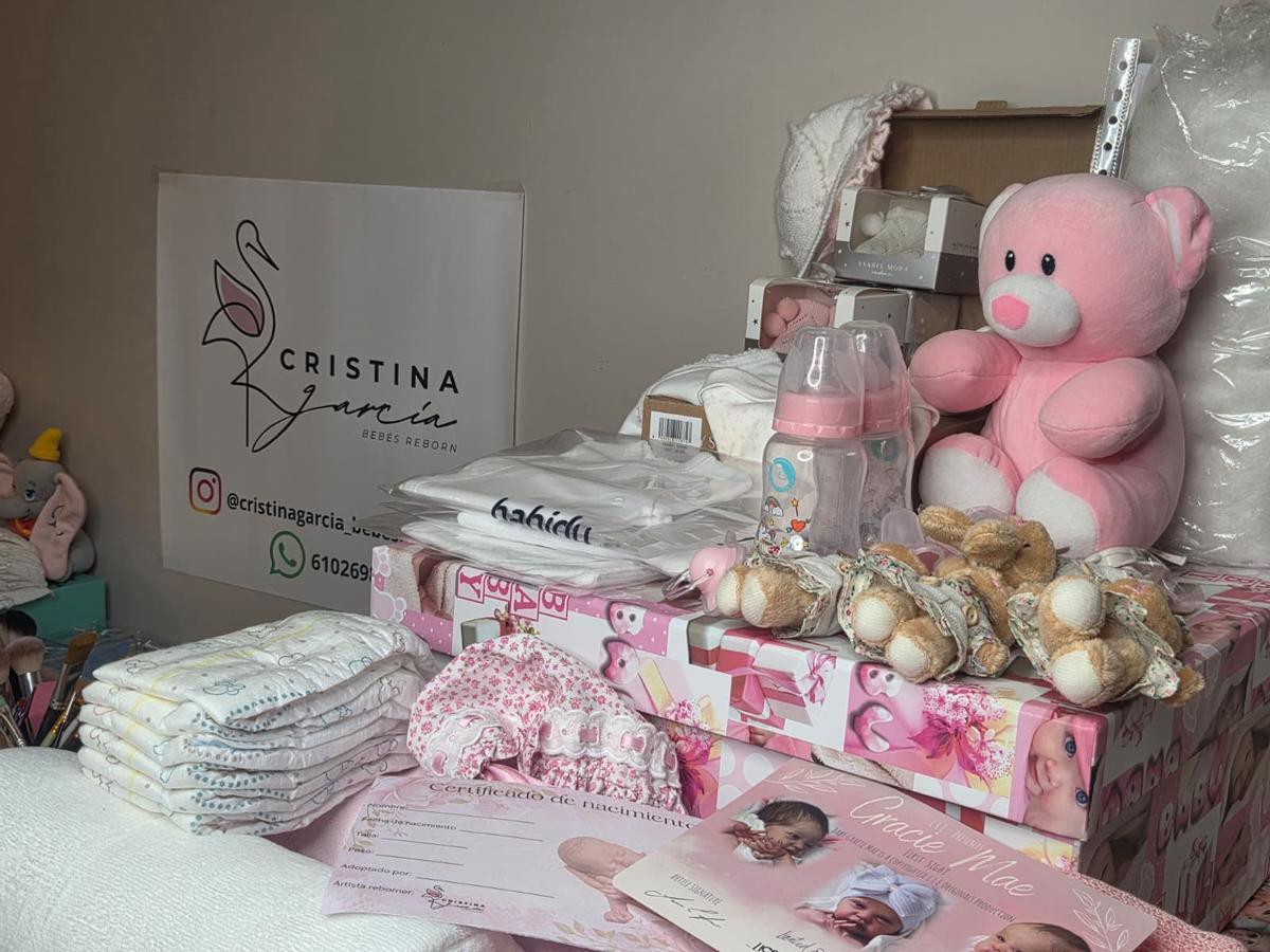 Los bebés reborn realizados en el taller antequerano de Cristina