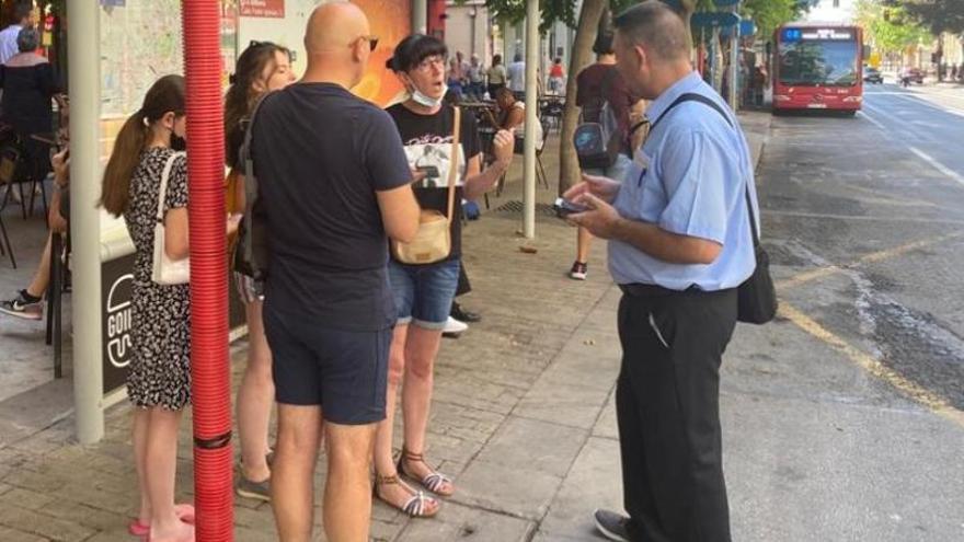 Vectalia refuerza la información presencial en las paradas de autobús tras sufrir un ciberataque