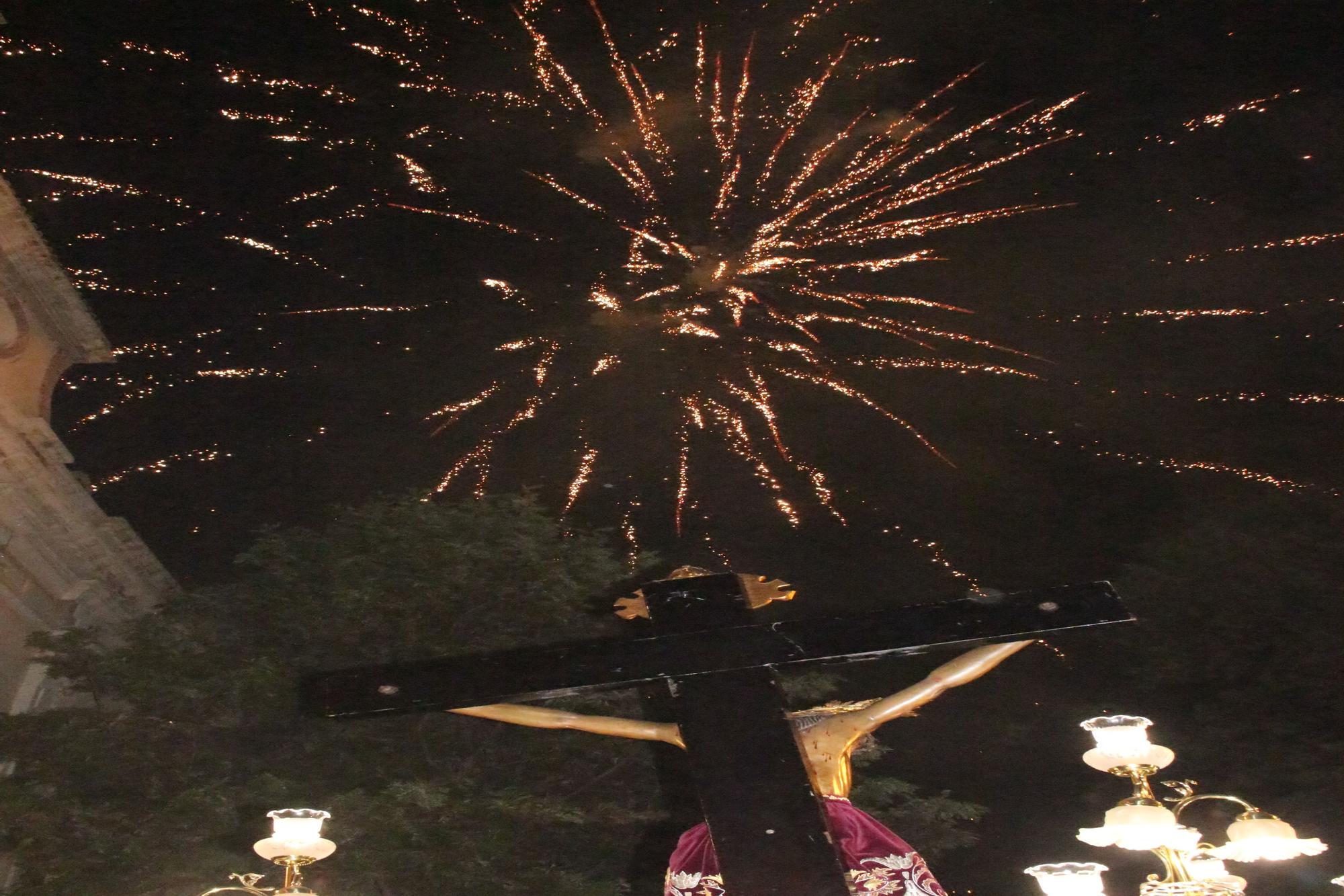 Carmen, Nerea, las cortes y las fallas de Zaidía acompañan al Cristo de la Fe