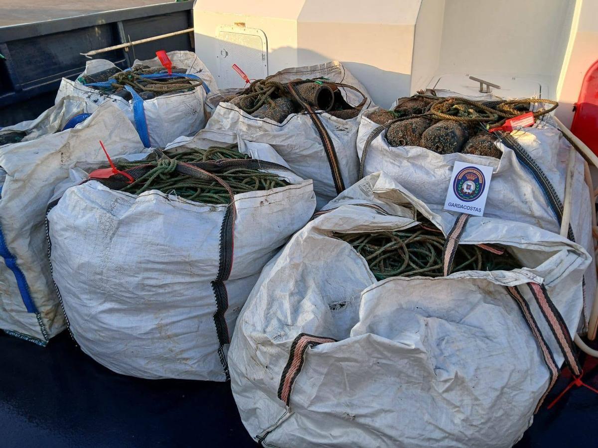 Las impactantes imágenes del cuaderno de bitácora de los 'pescadores' de furtivos