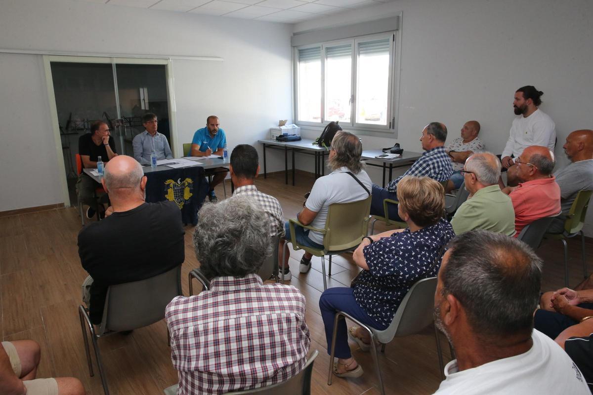 Asamblea del Frigoríficos del Morrazo de principios de temporada, en la que presentó su presupuesto.