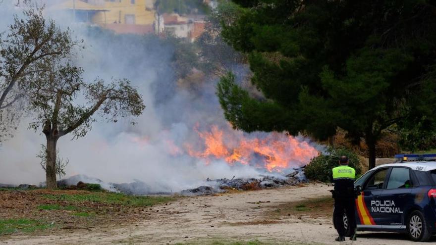 La Policía ha llegado en los momentos iniciales del incendio