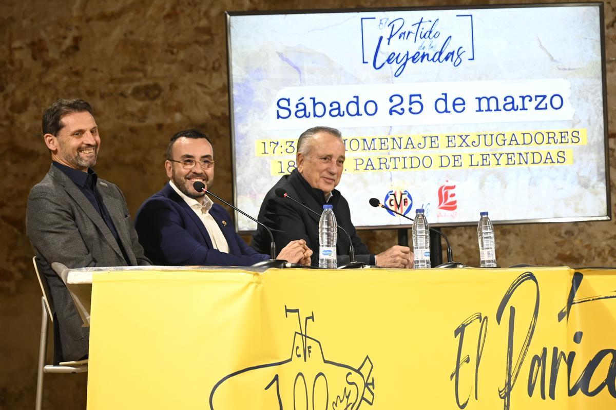 Giner, Benlloch y Roig, en la presentación del Partido de Leyendas del Villarreal CF.