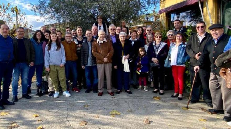 Àngela Domènech amb militants i simpatitzants del PP