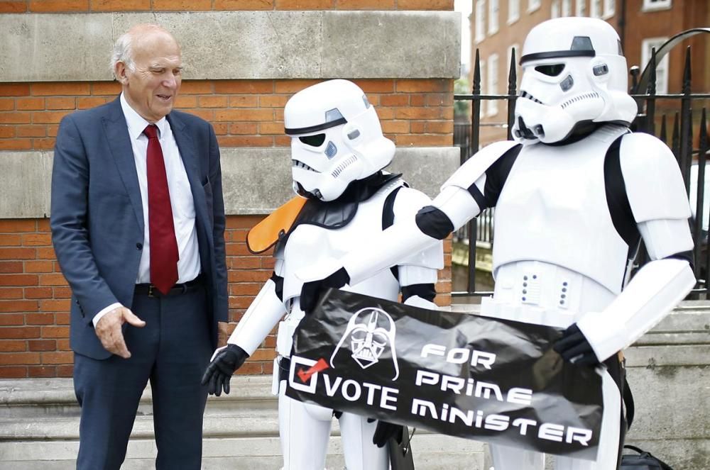 «Stormtroopers» demanen el vot a favor de Darth Vader al Regne Unit