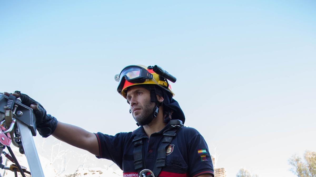 Los bomberos  inspeccionan dos pozos en la Alcazaba y Gibralfaro. Foto: Alejandro Santana Almendro