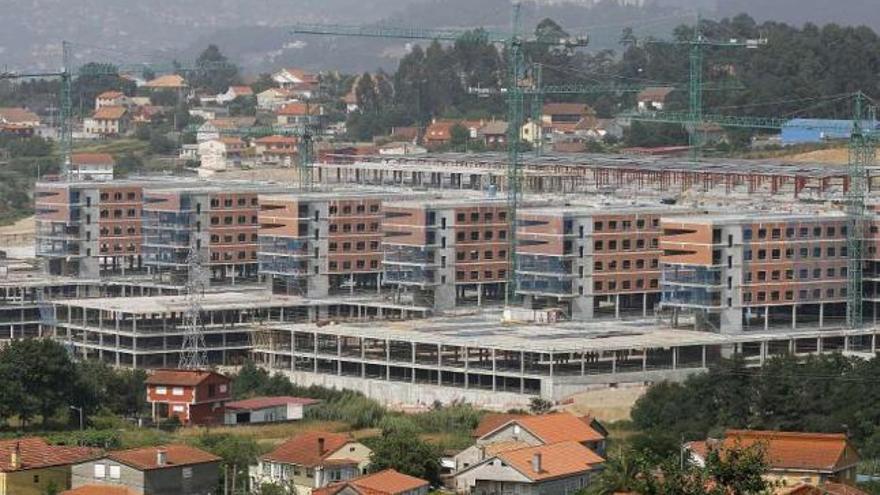 Estado actual de las obras del hospital de Beade con la estructura casi terminada.  // J. Santomé