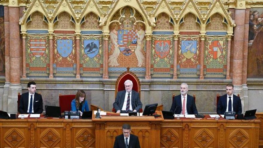 Hungría "entierra" la era Orbán con un Magyar comprometido a la regeneración democrática