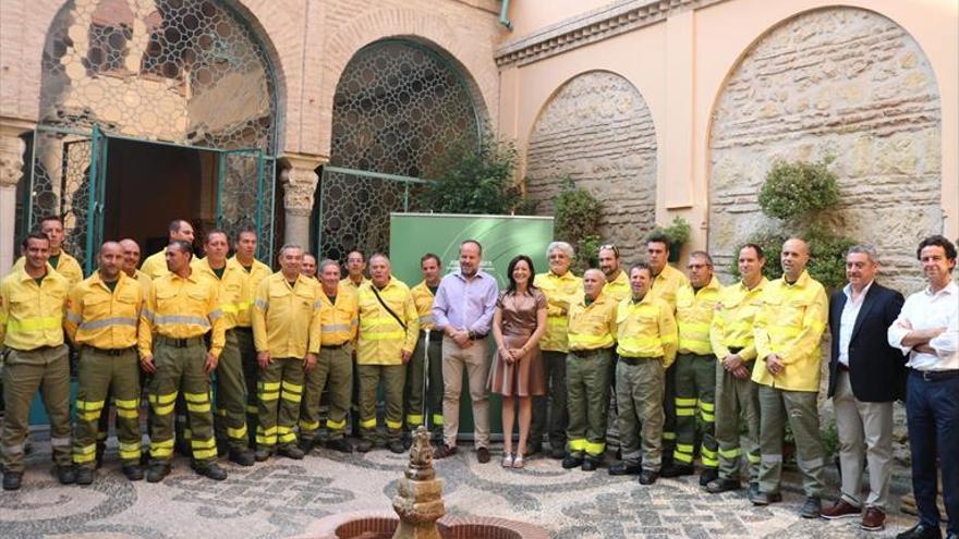 La Junta valora el trabajo de los agentes que luchan en contra de los incendios