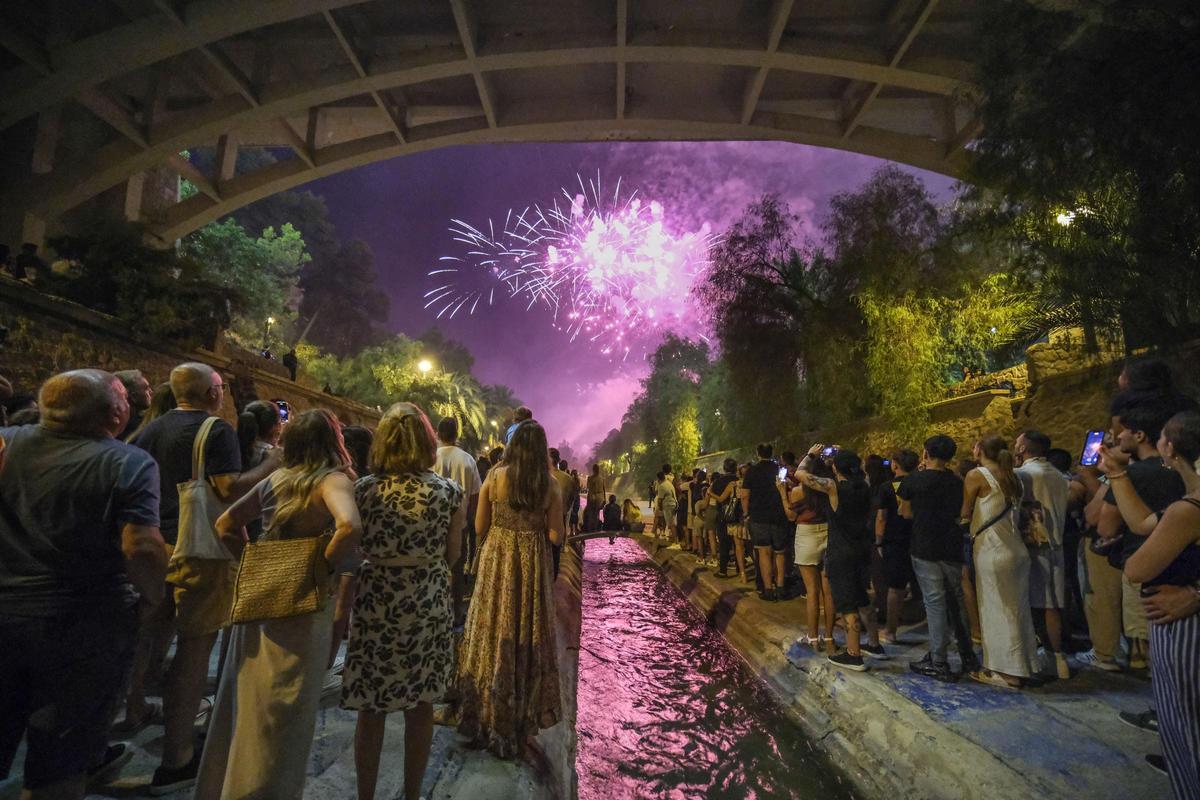 Este 2025, Elche añade un motivo único a su ya potente agenda de verano: la celebración del Año Jubilar con motivo del 75 aniversario del Dogma de la Asunción de la Virgen María.