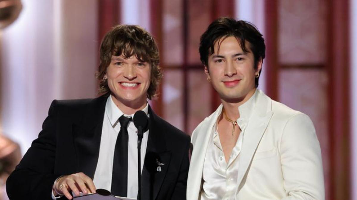 Connor Storrie junto a Hudson Williams, los protagonistad de la serie