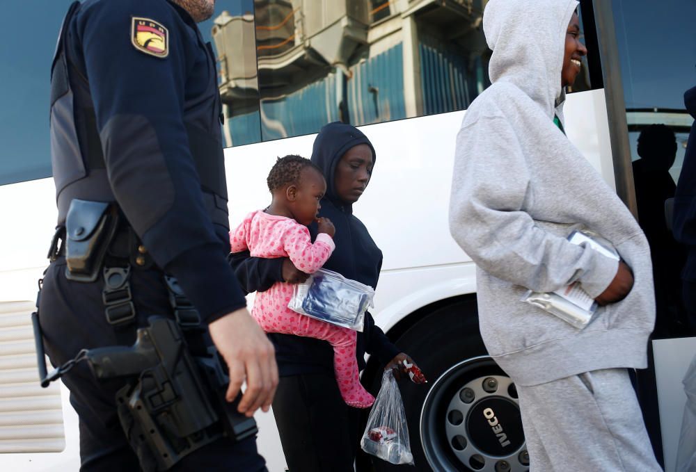 Llegan al puerto de Málaga 185 inmigrantes rescatados en el mar de Alborán