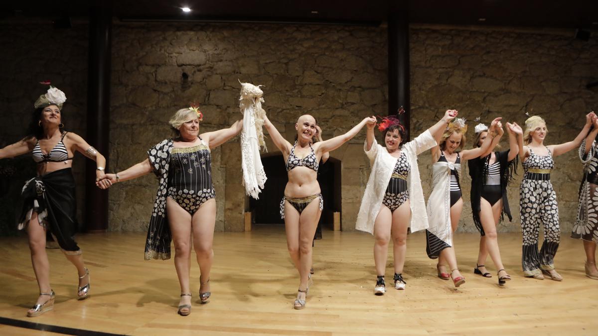 Oviedo. Desfile de trajes de baño realizado por mujeres con cáncer de mama