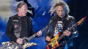James Hetfield y Kirk Hammett, de Metallica, durante el concierto en el Estadi Olímpic.