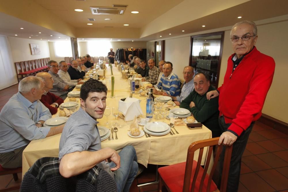 Comida aniversario y homenaje a Chechu Rubiera de la Unión Ciclista Gijonesa en el restaurante Savannah