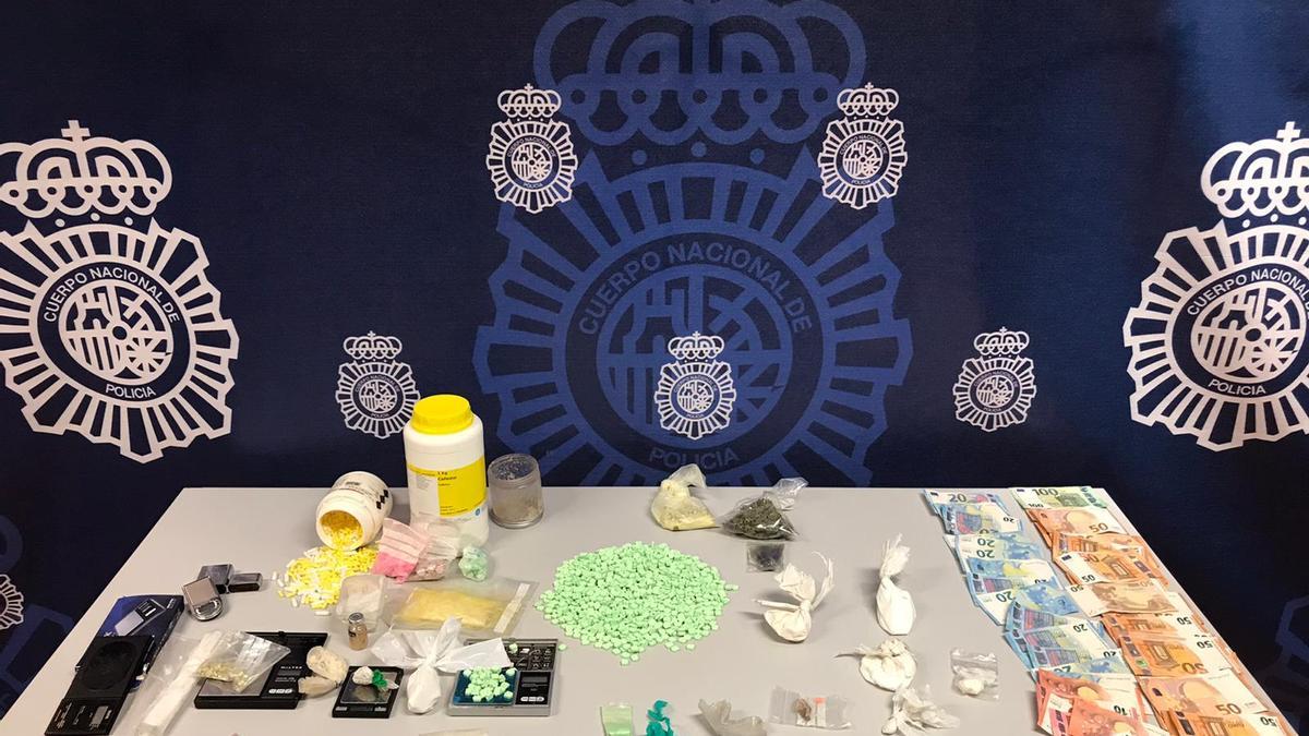 The Police intervene different substances in the home of the detainee The Police intervene different substances in the home of the detainee