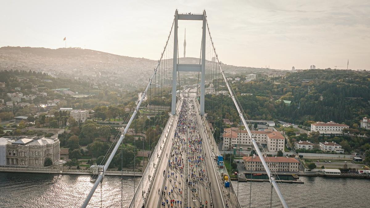 El maratón de Estambul se corre a través de dos continentes: Europa y Asia.