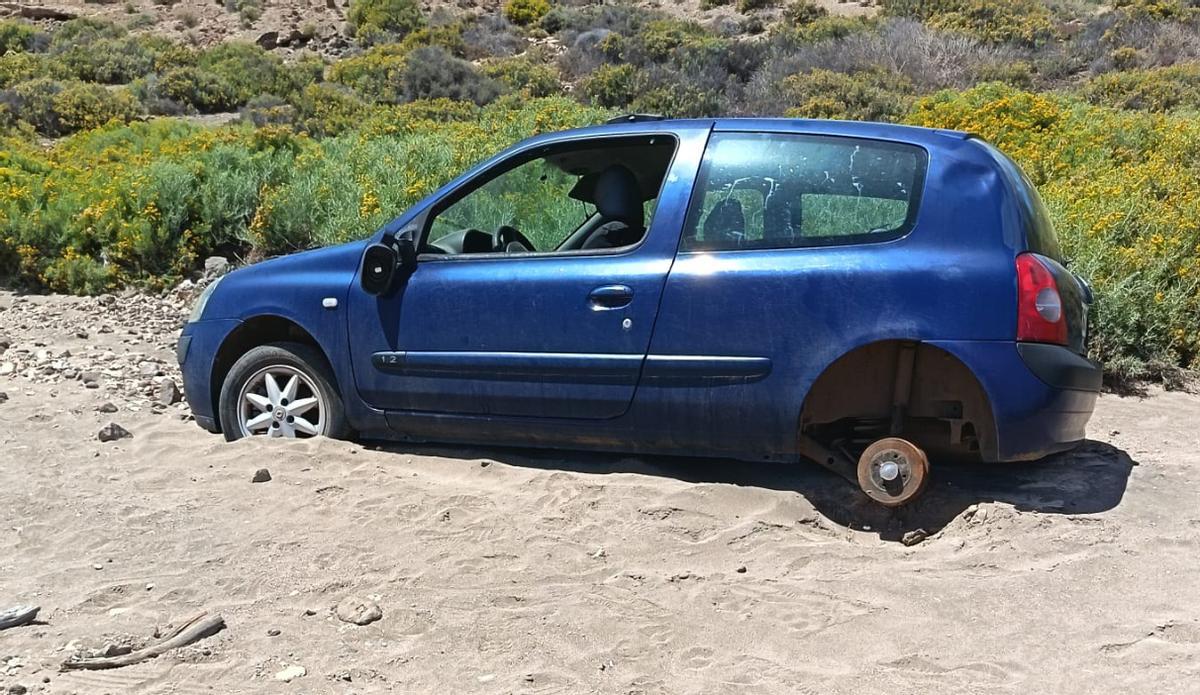 El coche desvalijado