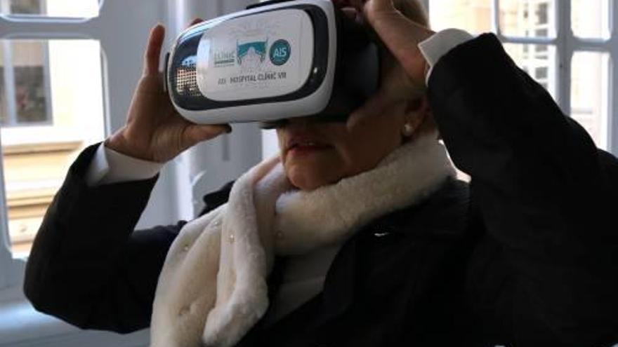 Una de les pacients amb les ullers de realitat virtual.