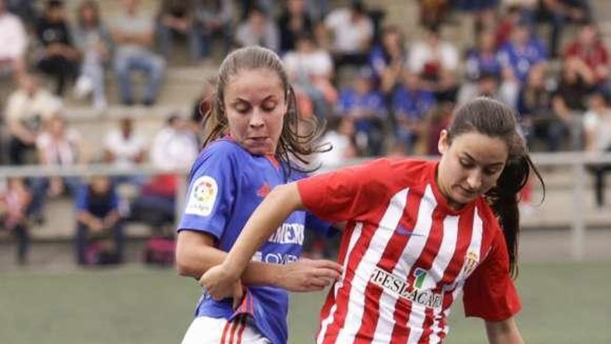 La oviedista Carmen Fernández y la rojiblanca Anina en el derbi de ida jugado la temporada pasada en el Díaz Vega.