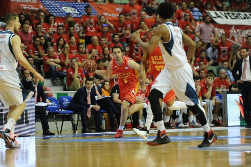 Partido entre el UCAM Baloncesto y el Manresa