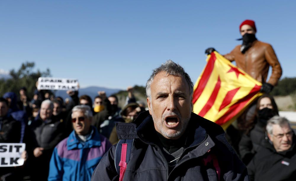 Una acció del Tsunami Democràtic talla l'AP-7 a la Jonquera