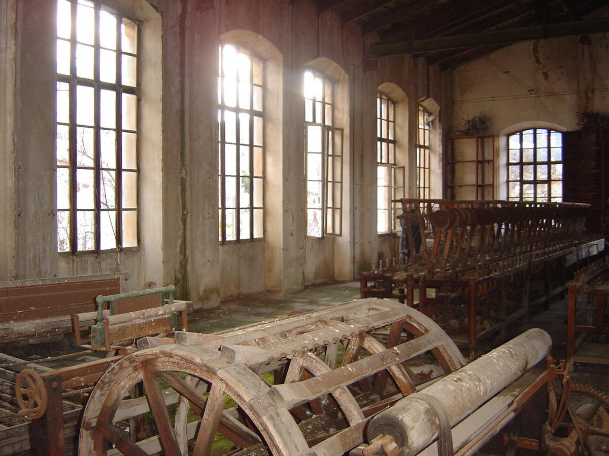 El edificio industrial conserva en buen estado gran parte de la maquinaria original.