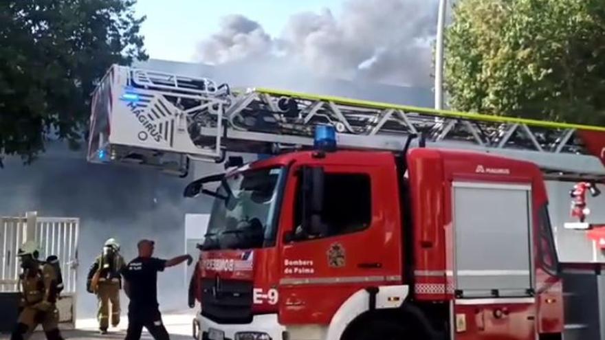 VIDEO | Incendio en un concesionario de coches del Polígono de Son Castelló