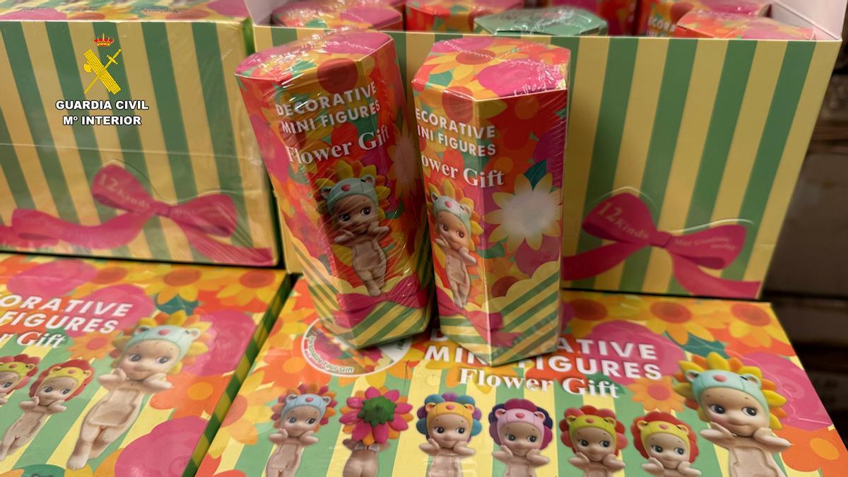 Imagen de los muñecos falsos requisados