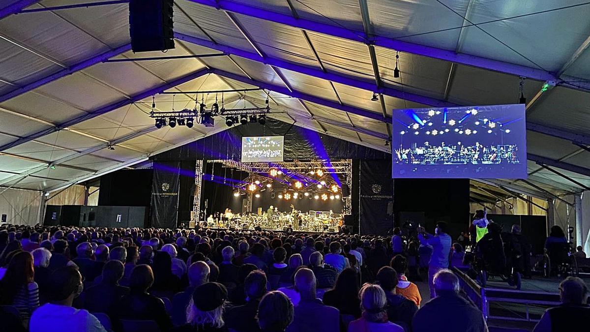 El Espacio Marine de Lorient, abarrotado de público para asistir al estreno de “Tierra”, ayer por la noche. | LNE