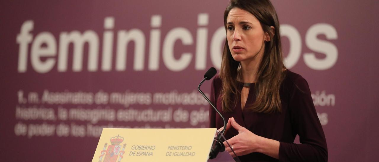 La ministra de Igualdad, Irene Montero, comparece en una rueda de prensa para hacer balance de 2021, en el Ministerio de Igualdad