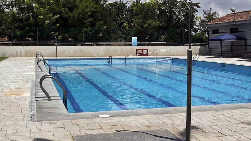 La piscina de la Pobla Llarga lleva dos días sin recibir a los vecinos del municipio y hoy sumará el tercero.